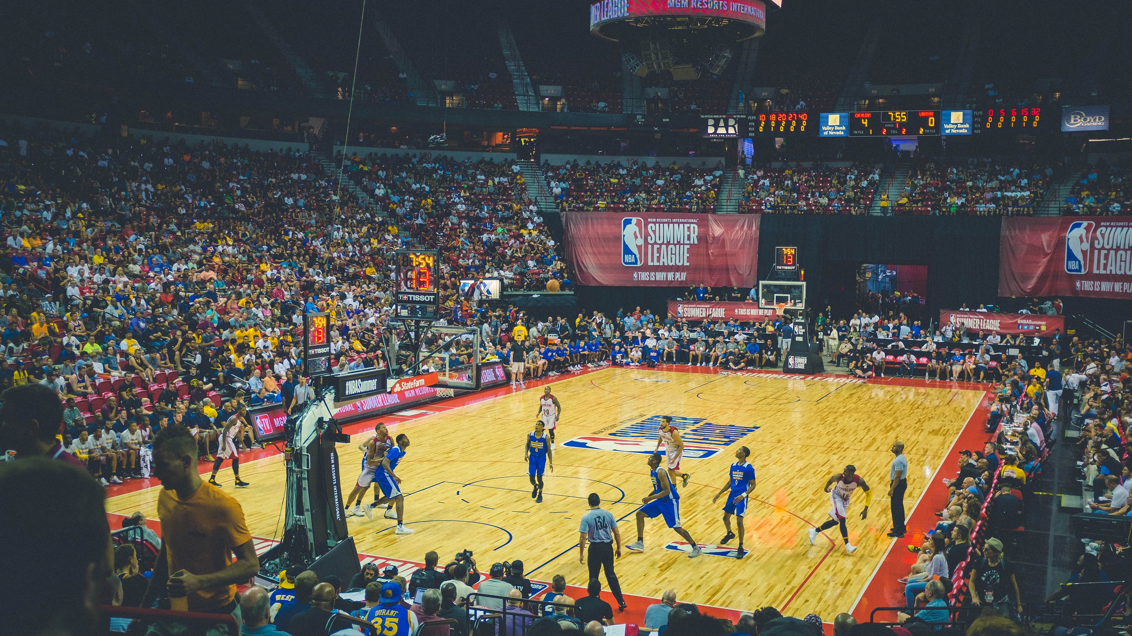 开云体育官网-格纳布里之夜，当篮球场响起足球的狂想曲