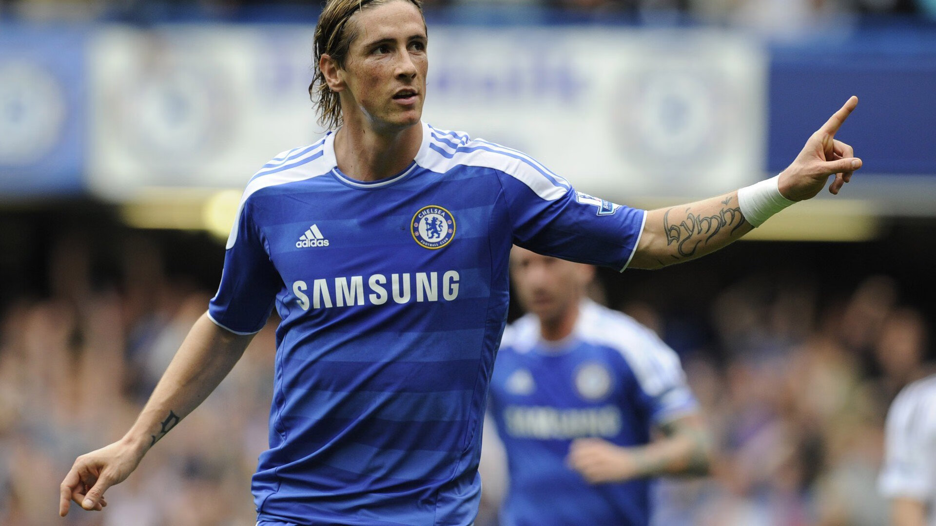 英超争冠之夜，锡安关键回合不手软，当绿茵场与硬木地板的命运交响